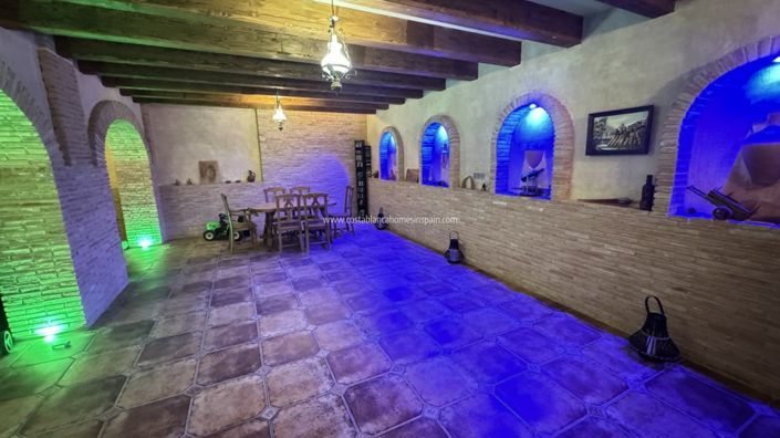 Image No.42-4 Bed Villa for sale