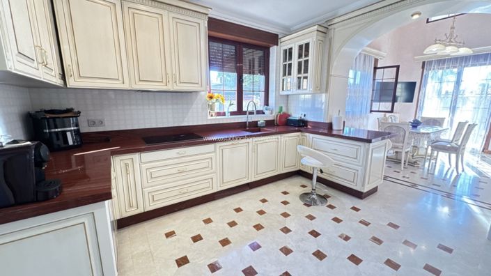 Image No.17-4 Bed Villa for sale