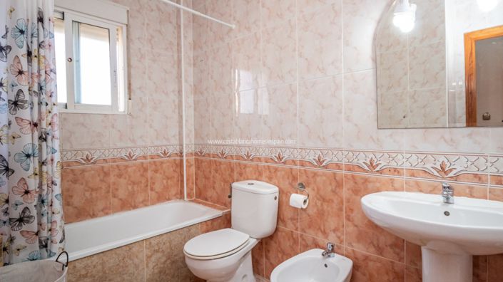 Image No.17-2 Bed Property for sale