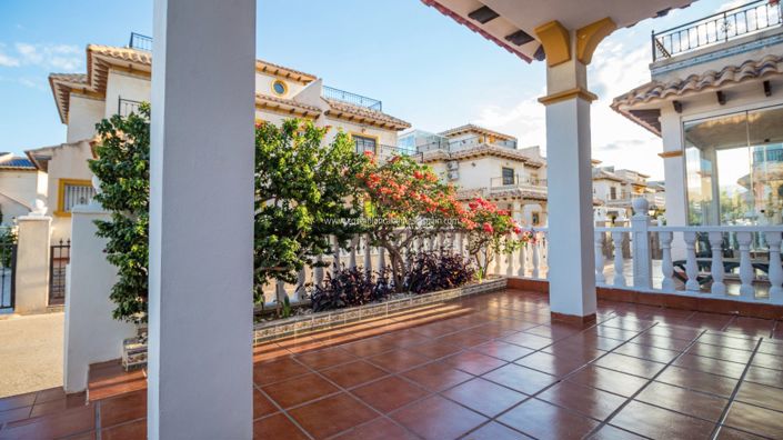 Image No.25-2 Bed Property for sale