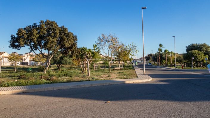 Image No.33-2 Bed Property for sale