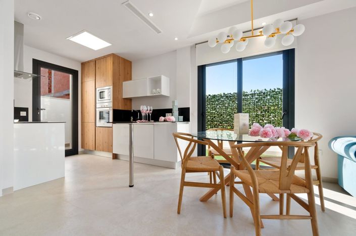 Image No.7-3 Bed Property for sale