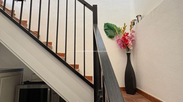 Image No.19-3 Bed Property for sale