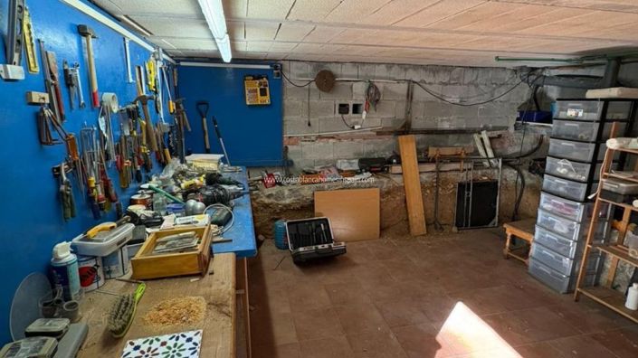 Image No.37-3 Bed Property for sale