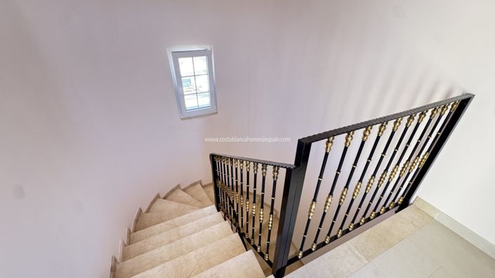 Image No.10-4 Bed Villa for sale