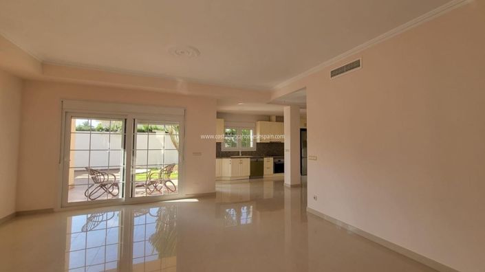 Image No.5-4 Bed Villa for sale