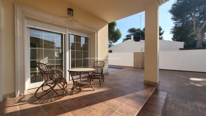 Image No.3-4 Bed Villa for sale