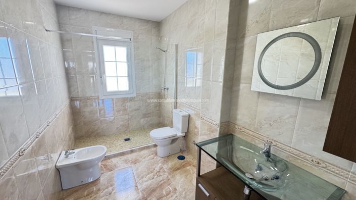 Image No.12-4 Bed Villa for sale