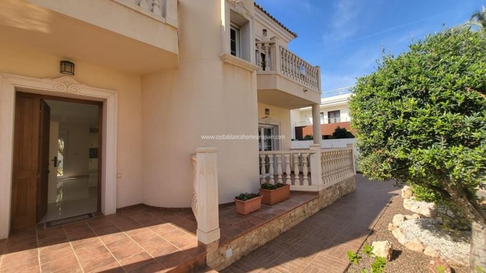 Image No.4-4 Bed Villa for sale