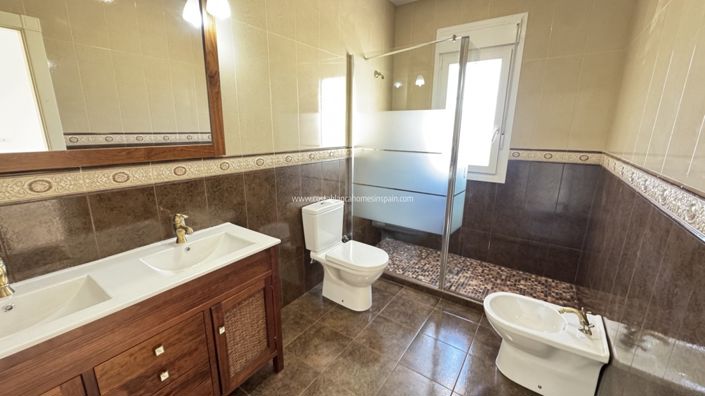 Image No.16-4 Bed Villa for sale