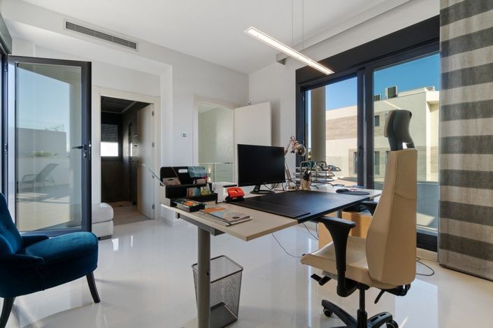 Image No.18-3 Bed Villa for sale