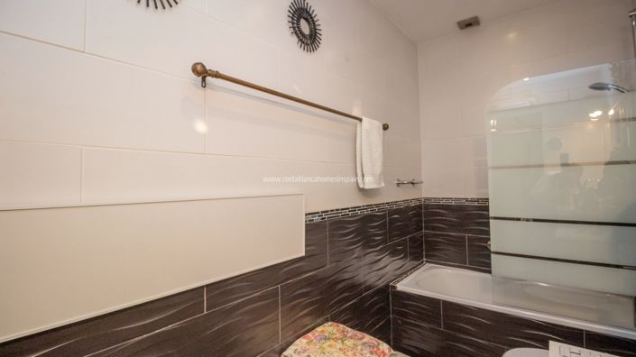 Image No.21-2 Bed Property for sale