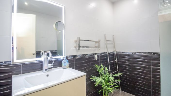 Image No.16-2 Bed Property for sale