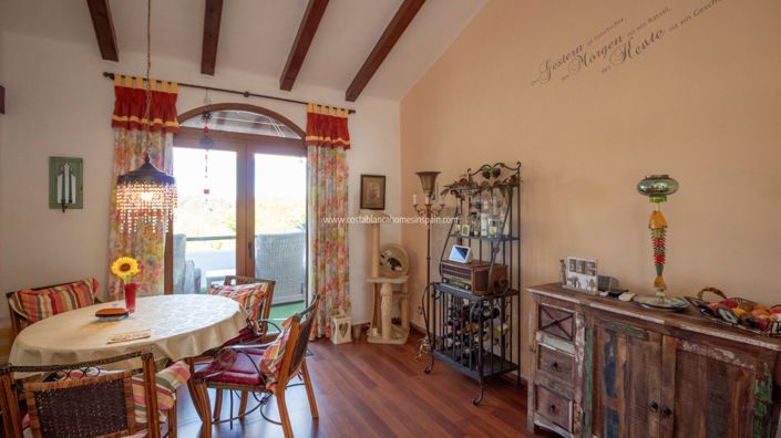 Image No.10-2 Bed Property for sale