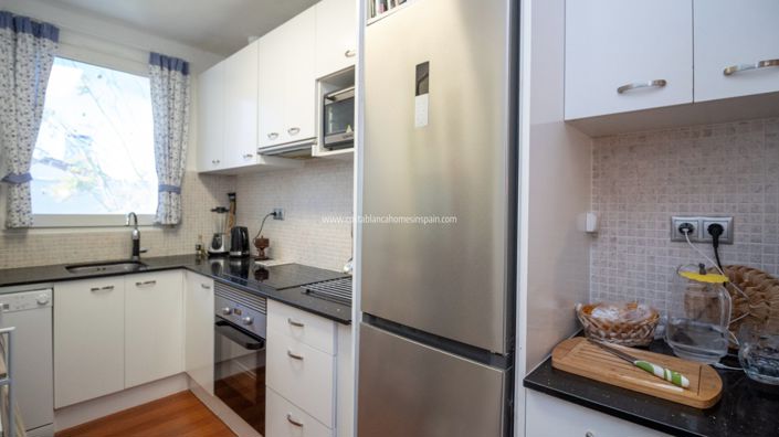 Image No.12-2 Bed Property for sale