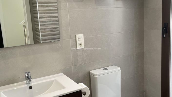 Image No.25-2 Bed Property for sale