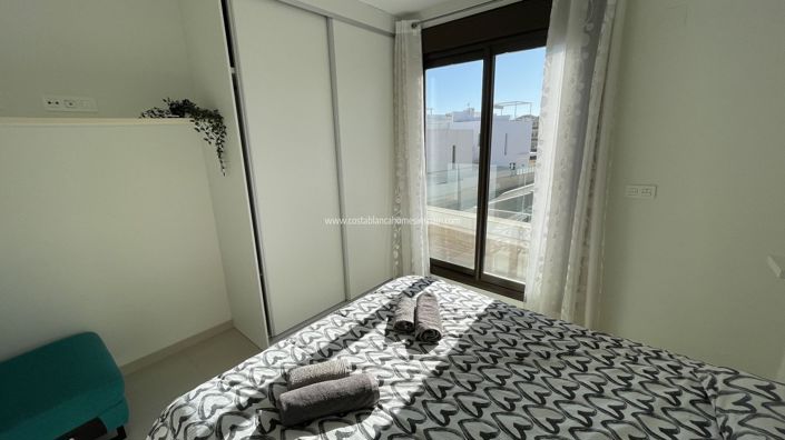 Image No.20-2 Bed Property for sale