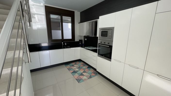 Image No.8-2 Bed Property for sale