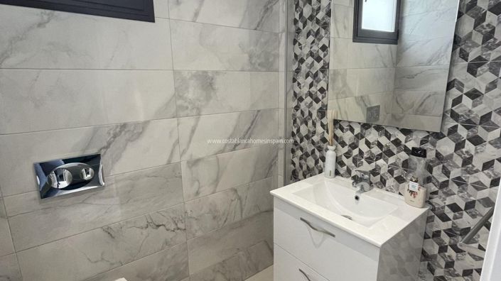 Image No.11-2 Bed Property for sale