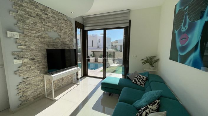 Image No.15-2 Bed Property for sale