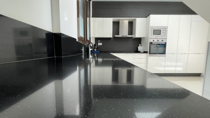 Image No.9-2 Bed Property for sale