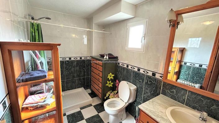 Image No.18-4 Bed Townhouse for sale