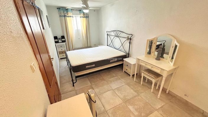 Image No.14-4 Bed Townhouse for sale