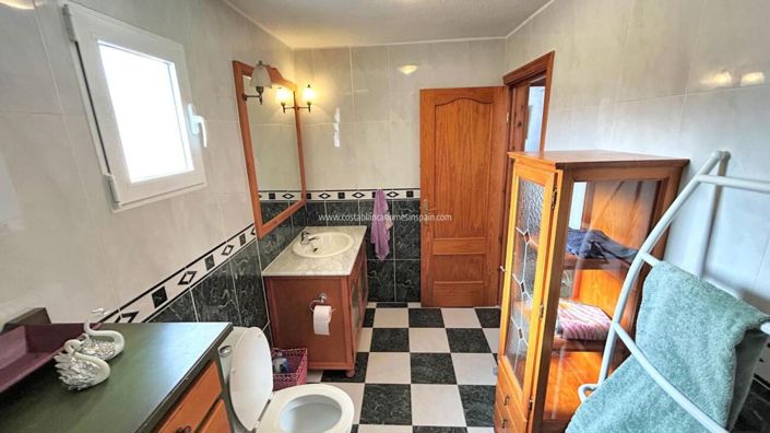 Image No.19-4 Bed Townhouse for sale