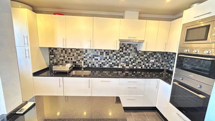 Image No.5-4 Bed Townhouse for sale