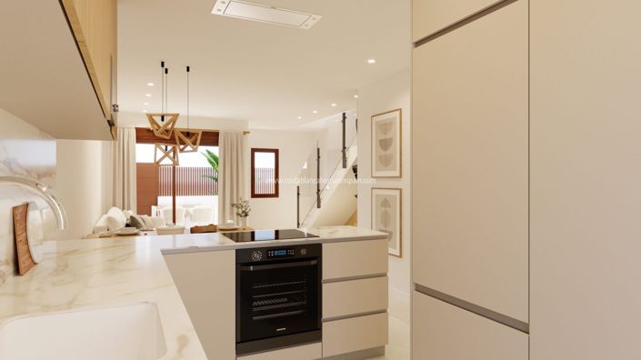 Image No.8-3 Bed House for sale