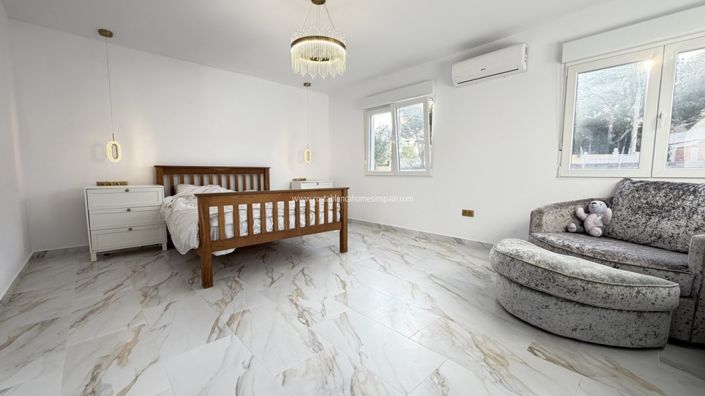 Image No.21-6 Bed Villa for sale