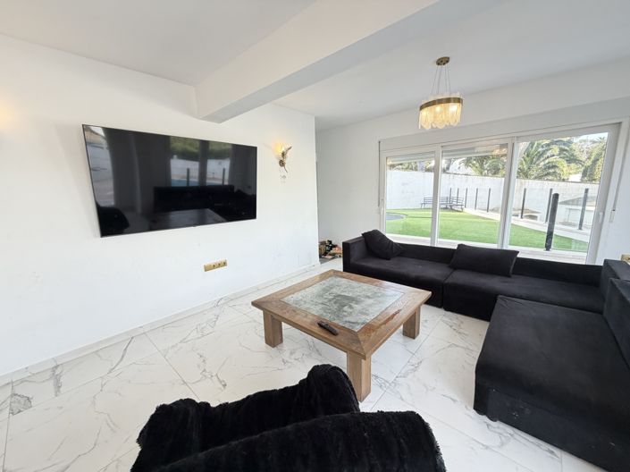 Image No.8-6 Bed Villa for sale