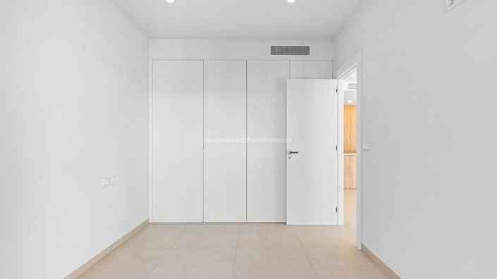 Image No.21-3 Bed Apartment for sale