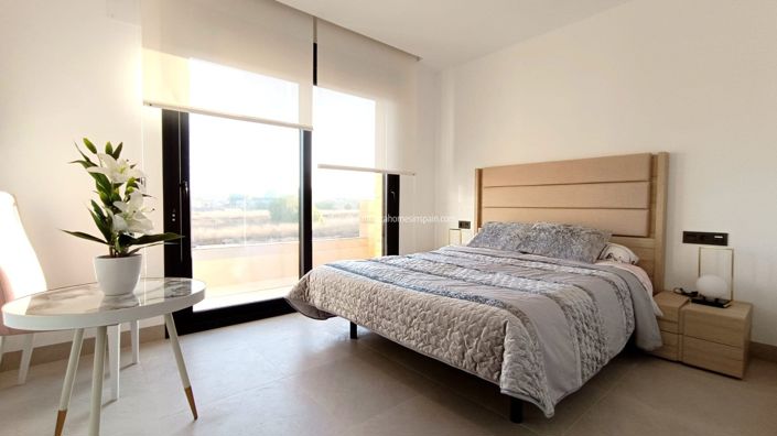 Image No.11-3 Bed Townhouse for sale