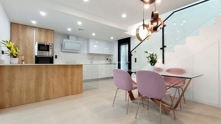 Image No.8-3 Bed Townhouse for sale