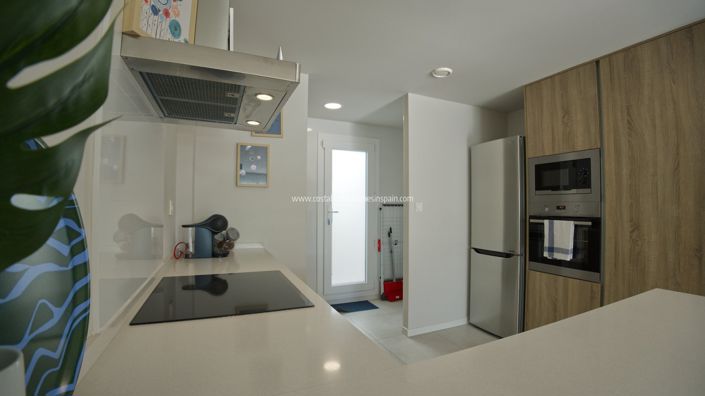 Image No.14-4 Bed Townhouse for sale