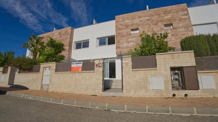 Image No.2-4 Bed Townhouse for sale