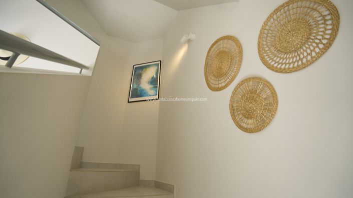 Image No.22-4 Bed Townhouse for sale