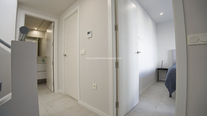 Image No.23-4 Bed Townhouse for sale