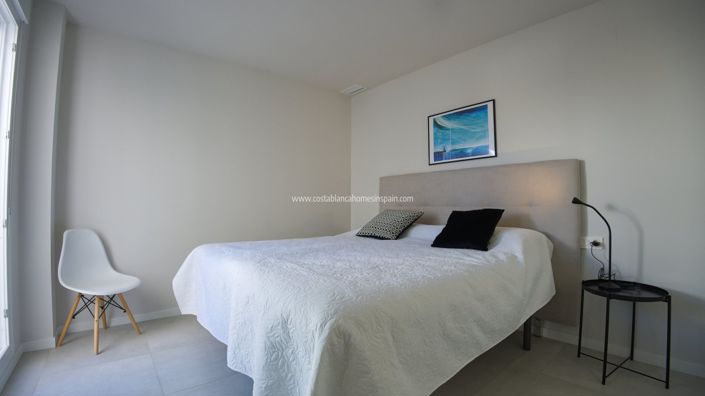 Image No.24-4 Bed Townhouse for sale