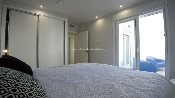 Image No.25-4 Bed Townhouse for sale