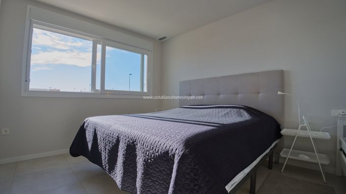 Image No.30-4 Bed Townhouse for sale