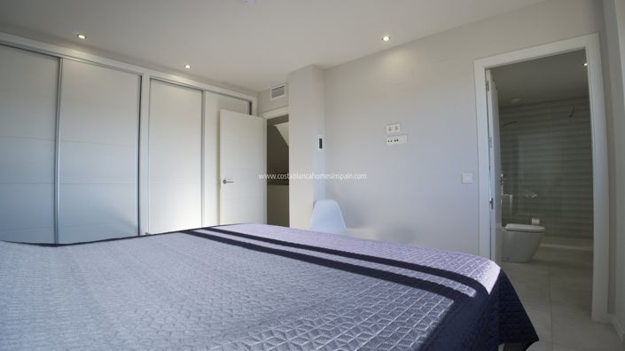 Image No.31-4 Bed Townhouse for sale