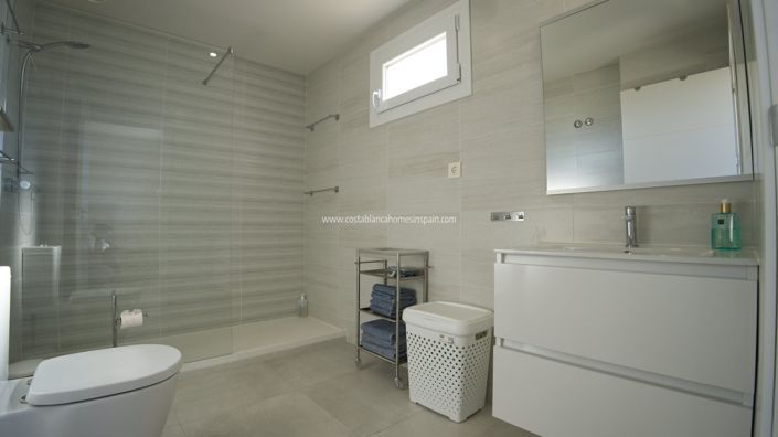 Image No.32-4 Bed Townhouse for sale