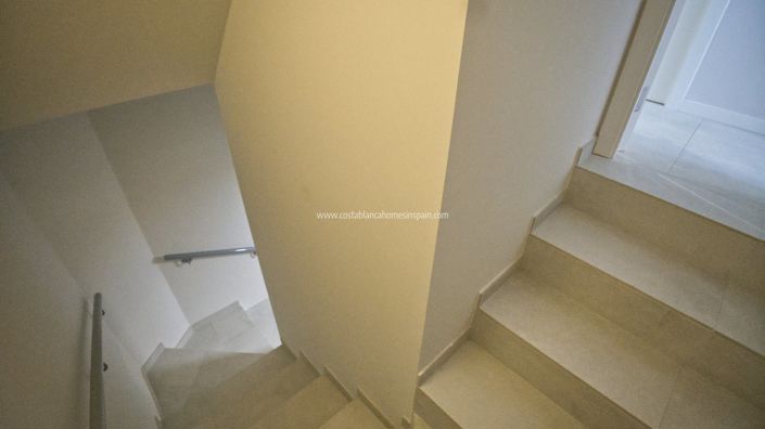 Image No.40-4 Bed Townhouse for sale