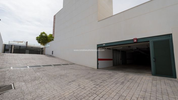 Image No.48-4 Bed Townhouse for sale