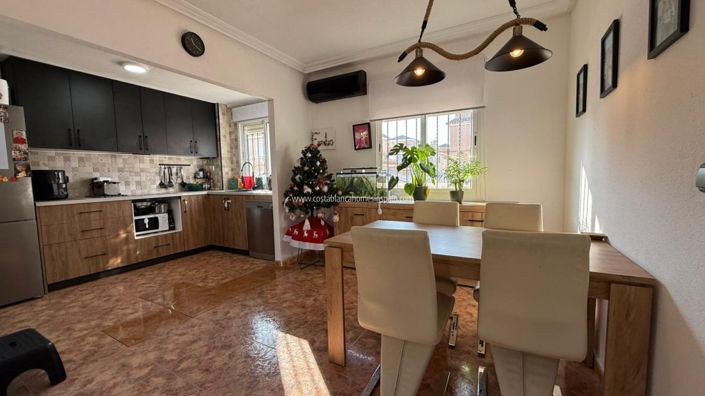 Image No.12-2 Bed Property for sale