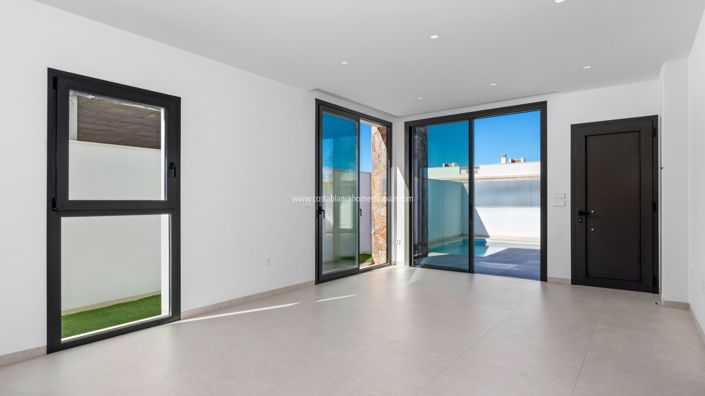 Image No.12-3 Bed Apartment for sale