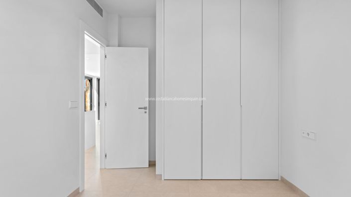 Image No.18-3 Bed Apartment for sale