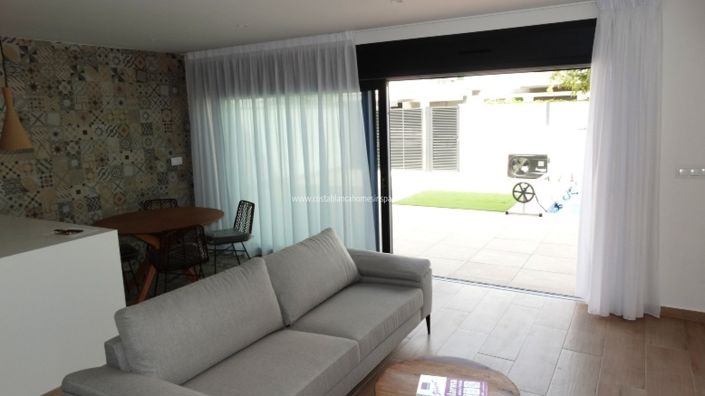 Image No.12-3 Bed Townhouse for sale